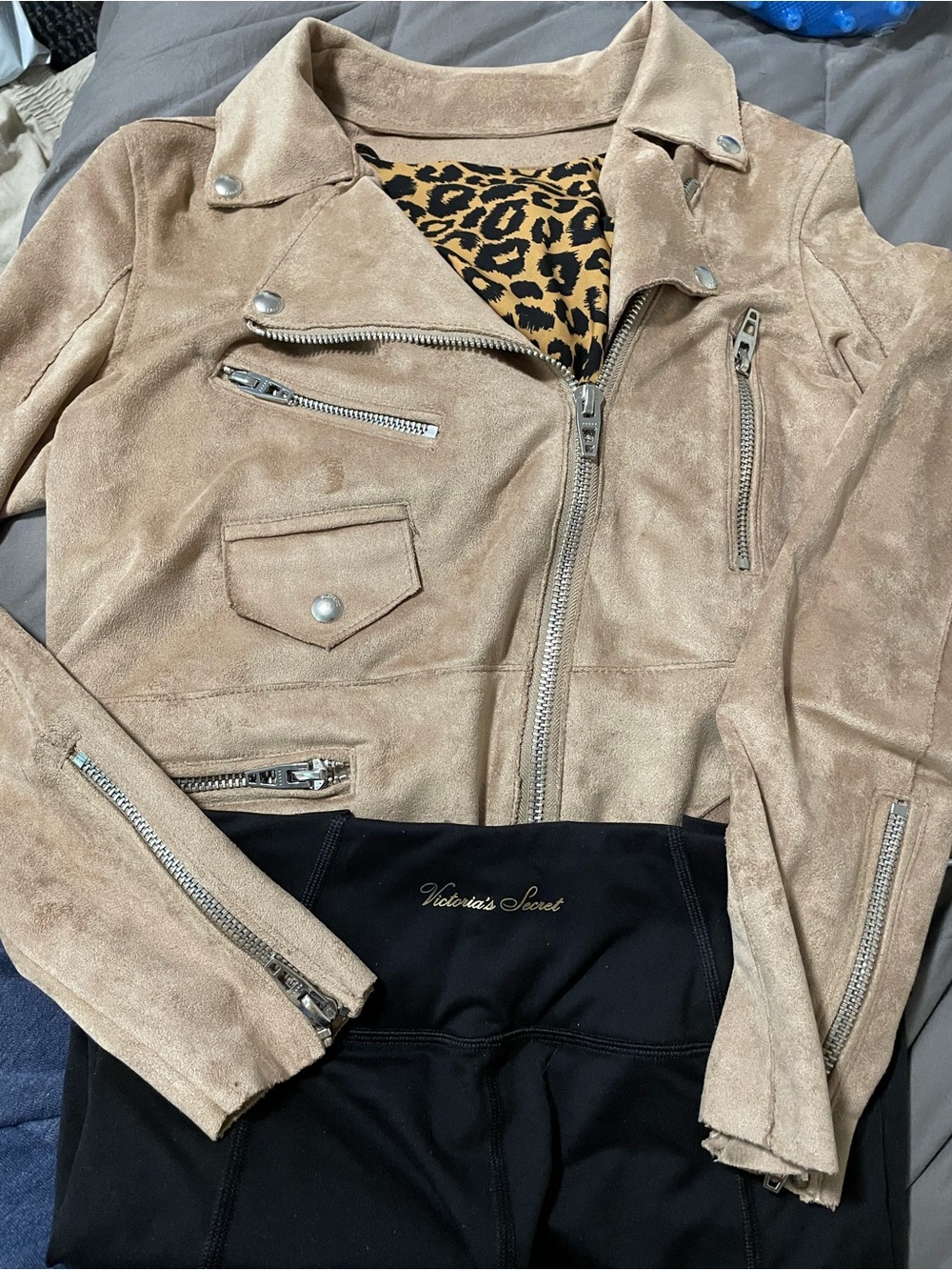 Like new VS black capri leggings Size Xs/S BLANKNYC Jacket/Bodysuit/Womens Lot
